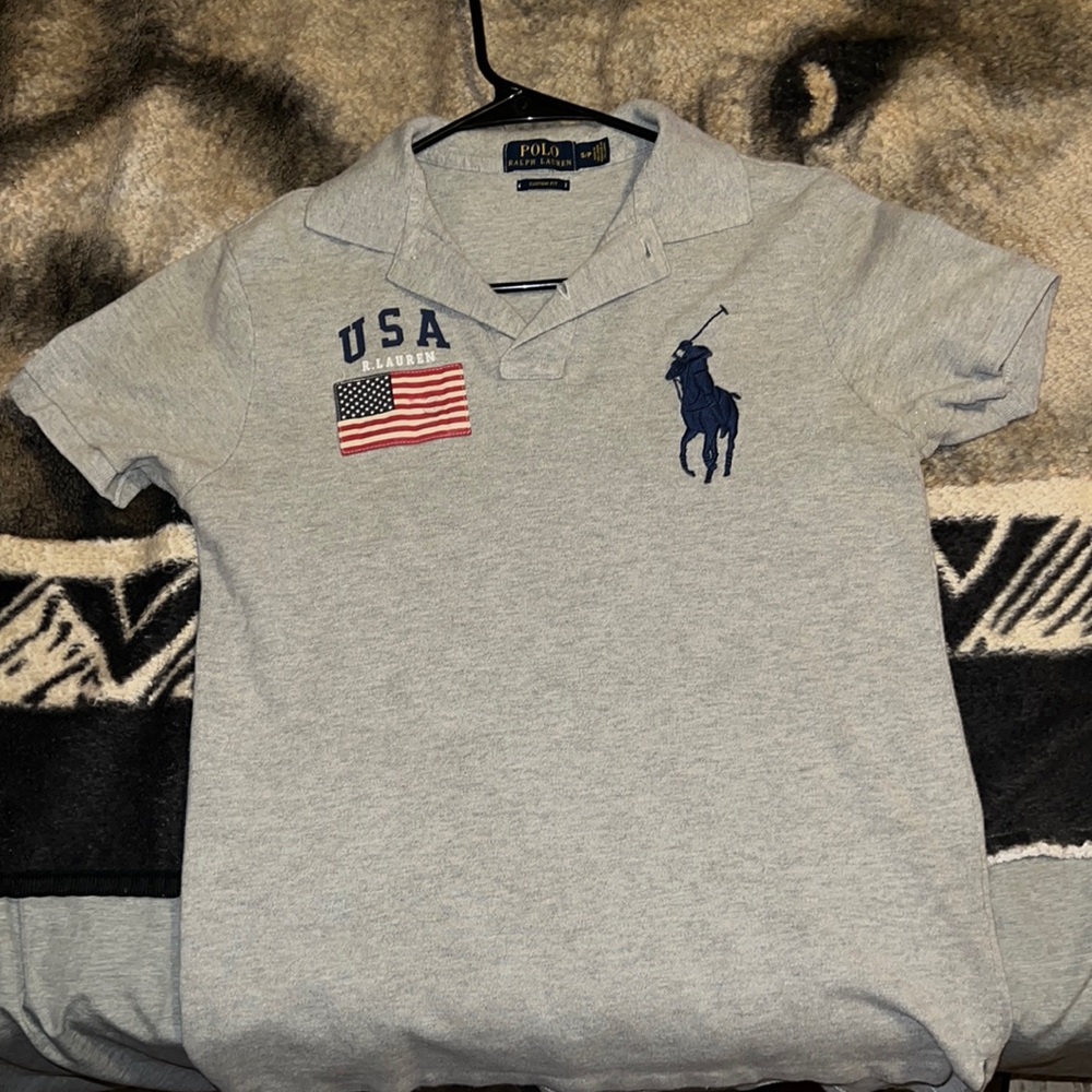 Men’s Polo t-shit.